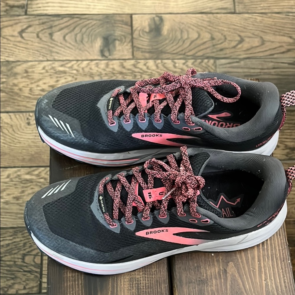 Brooks Women's Black and Pink Running Shoes
